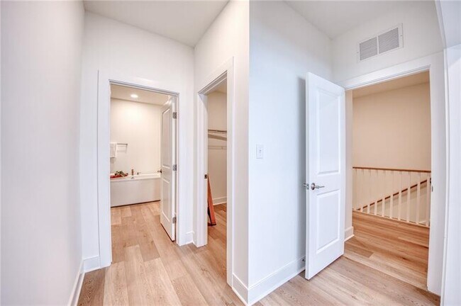 Building Photo - 304 Highbridge Ln