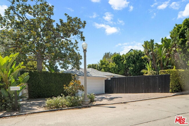 Building Photo - 103 N Anita Ave
