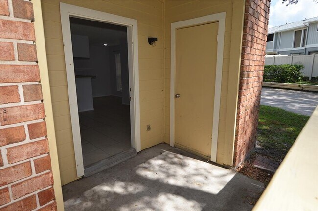 Building Photo - 8702 Mallard Reserve Dr