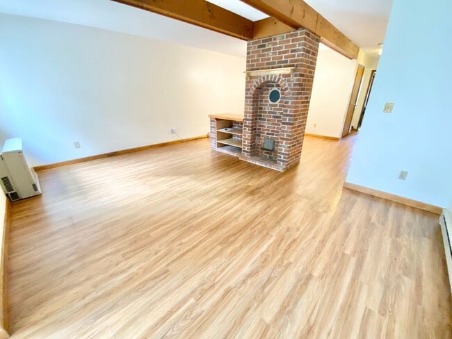 Building Photo - 2 Bedroom Condo in Williston VT Available ...