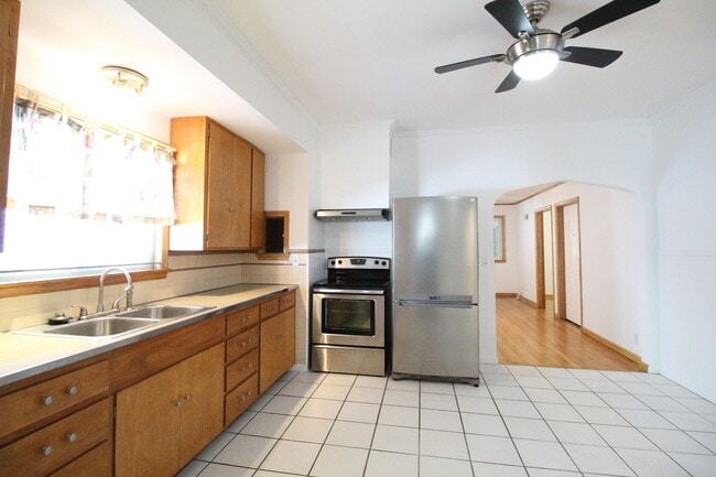 Building Photo - 1+ Bedroom 1 Bath Apartment in Midtown