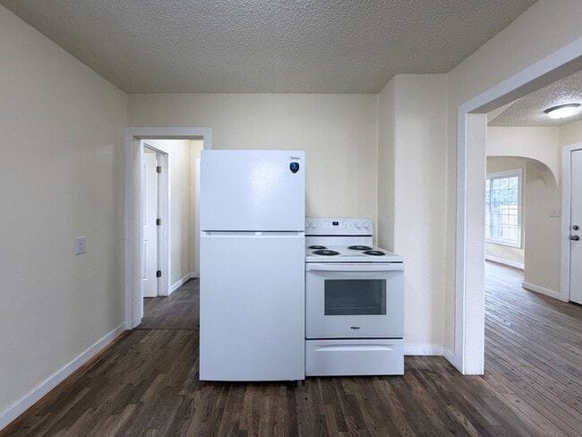 Building Photo - 960 Clark St