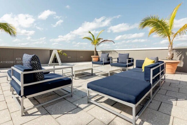 Building Photo - 3250 NE 1st Ave