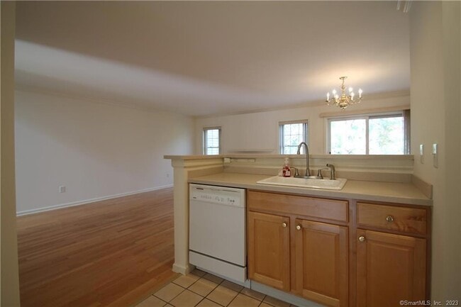 Building Photo - 1407 Larson Dr