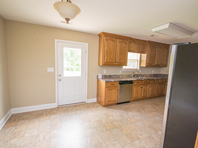 Building Photo - 3 Bedroom 2 Bath in Ardmore City!