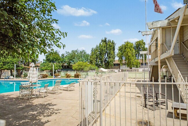 Building Photo - 4522 N 15th Ave