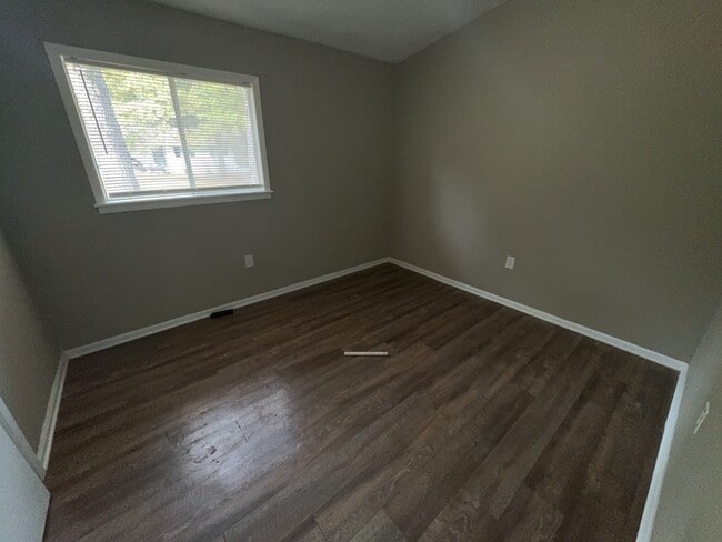 Building Photo - 3320 Ridgeland Dr