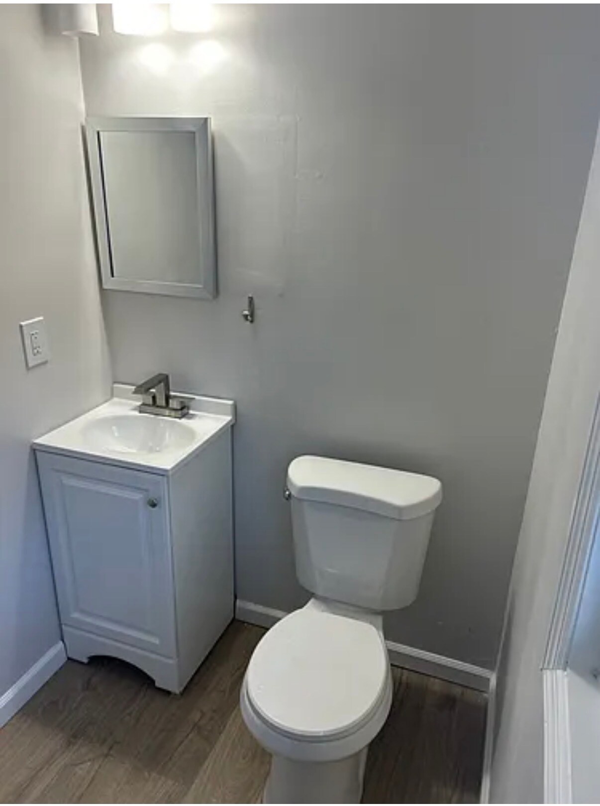 Building Photo - 982 S Schodack Rd