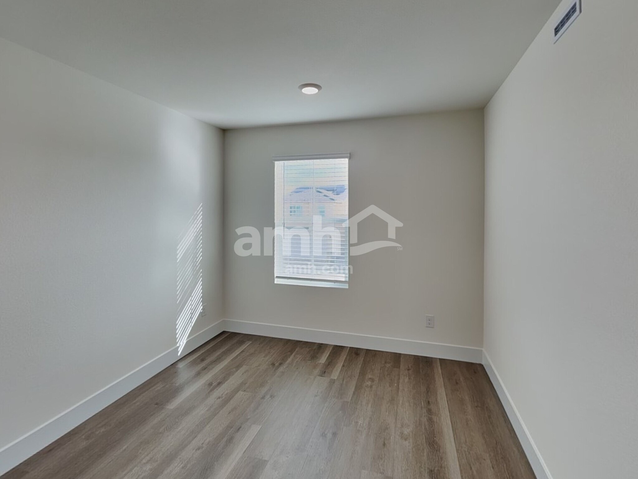 Building Photo - 10131 Cv Mountain St