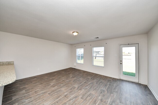 Building Photo - 164 Goldenrod