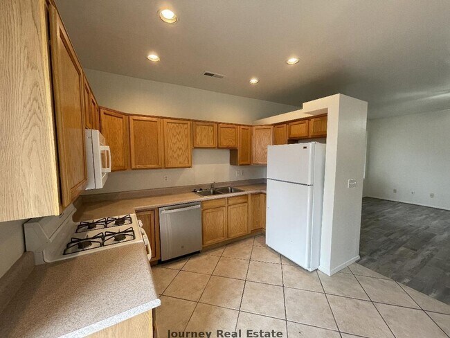 Building Photo - 3123 N Corrine Dr