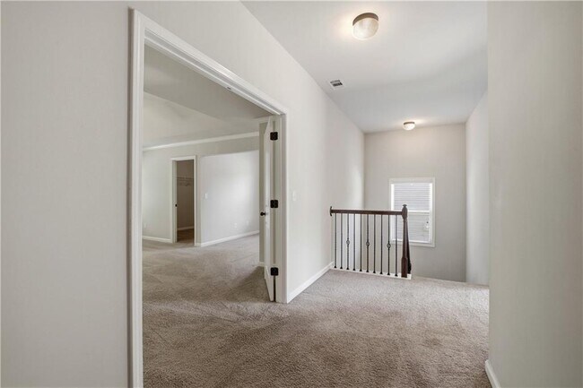 Building Photo - 4910 Belcrest Way