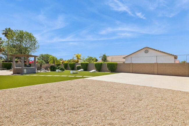 Building Photo - 9033 W Patrick Ln