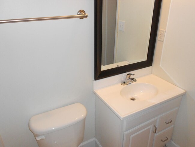 Building Photo - 1 Bedroom Apartment in Downtown Athens - S...