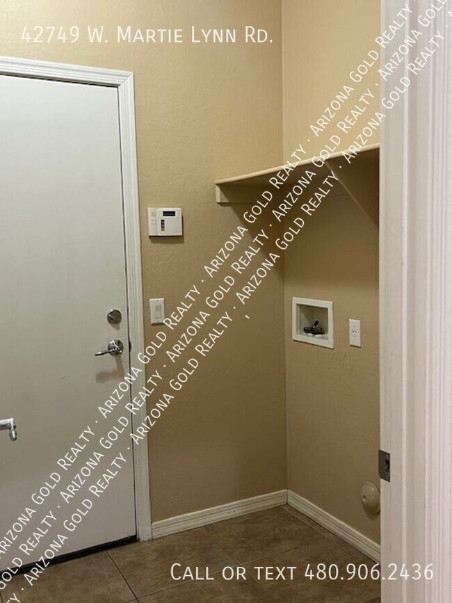 Building Photo - 42749 W Martie Lynn Rd