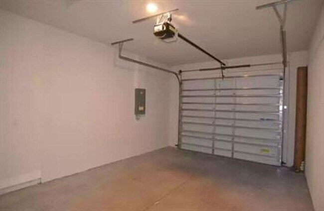 Building Photo - 1035 San Cristobal Ave