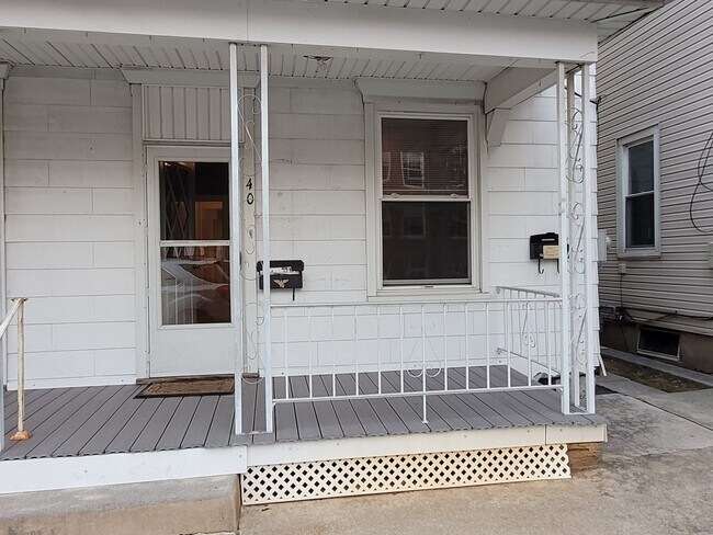 Building Photo - 40 N Chestnut St