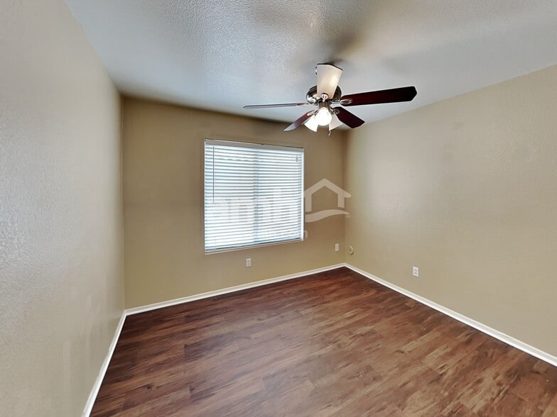 Building Photo - 10126 Olla Ave