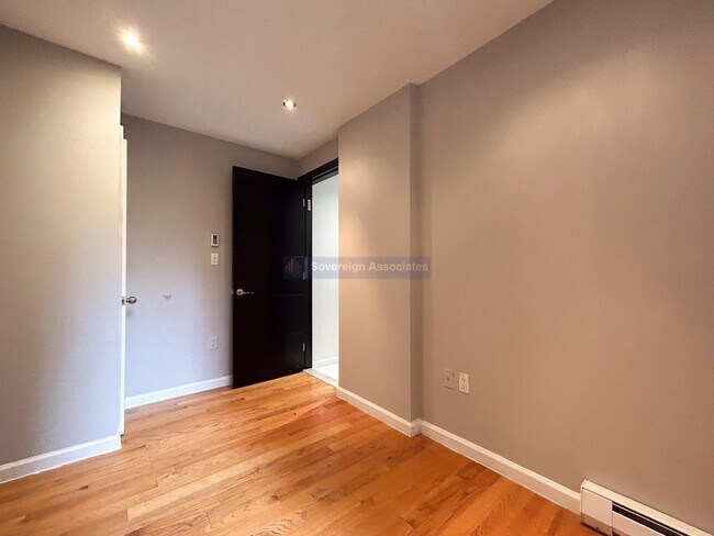 Building Photo - 312 W 114th St