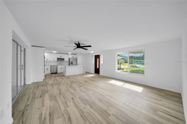 Building Photo - 3307 Pinetree St