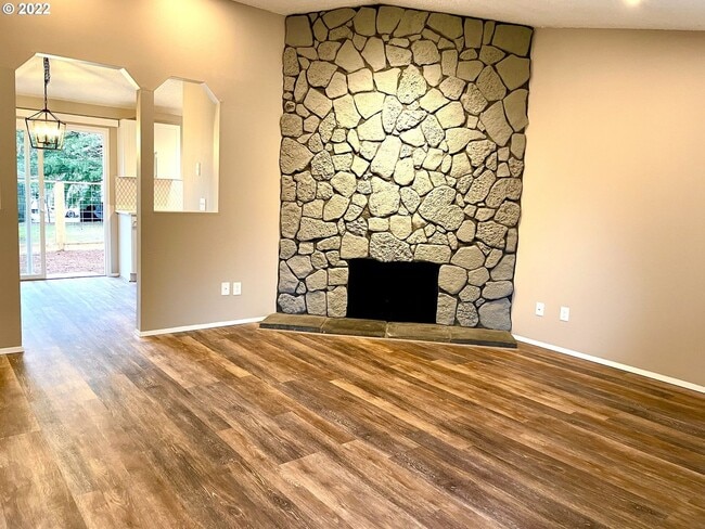 Building Photo - Lovely 2 BD | 1 BA | Renovated Duplex | Spacious Backyard | Stoneridge Community | Tualatin | Sin...