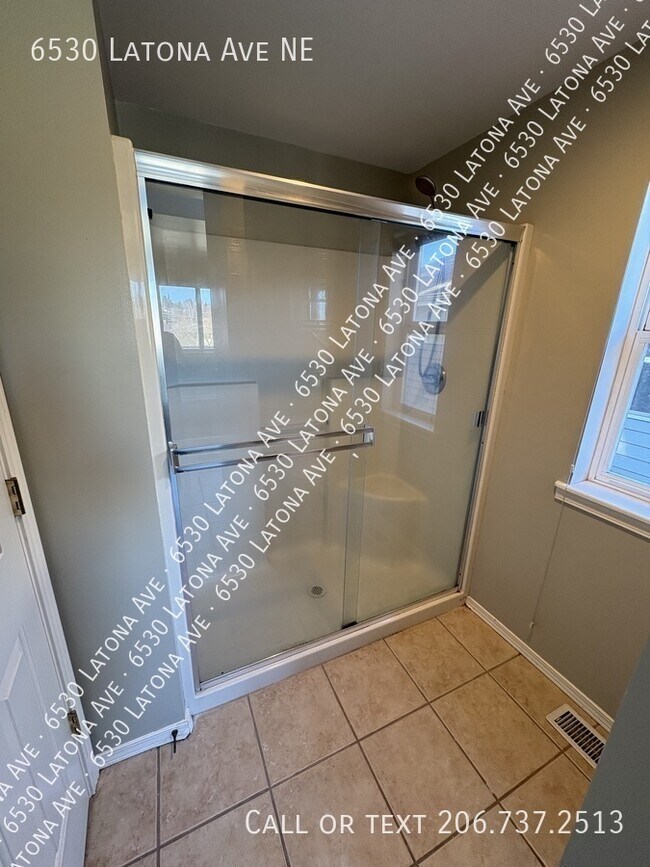 Building Photo - 6530 Latona Ave NE