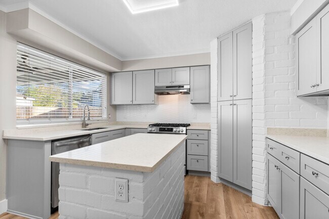 Building Photo - 14007 Overbrook Ln