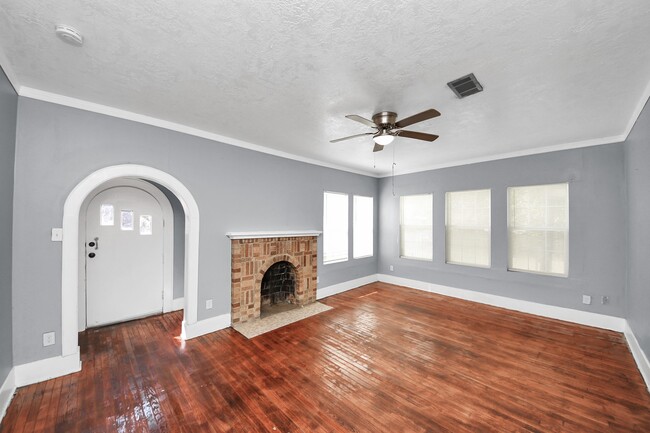 Building Photo - 3319 Holman St