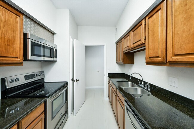 Building Photo - 2400 N Braeswood Blvd