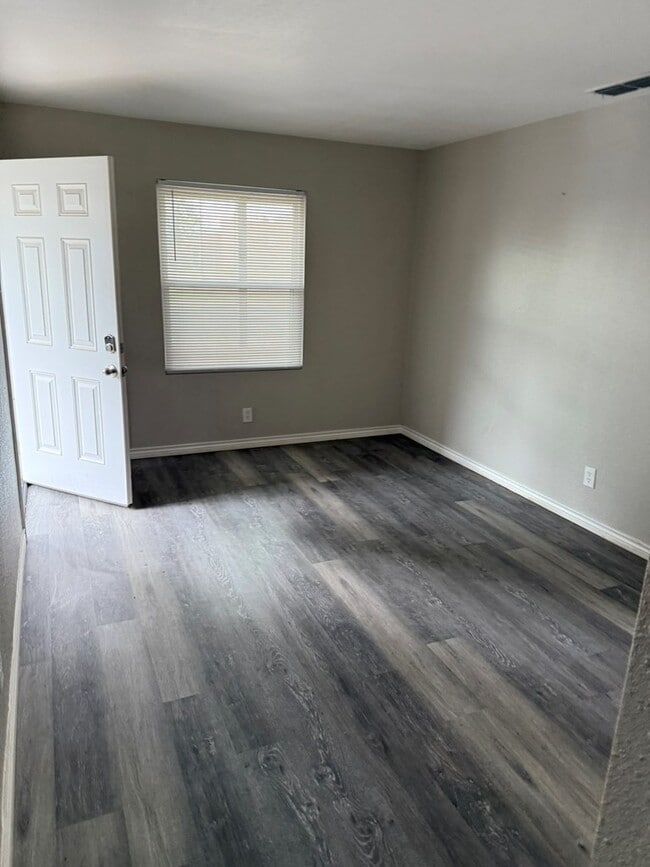 Building Photo - 319 E 29th St