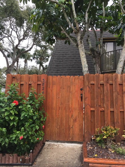 Building Photo - 3824 Saxon Dr