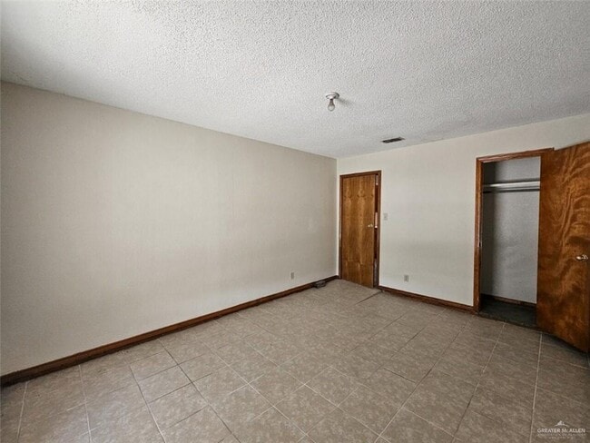 Building Photo - 15 Jasman Rd