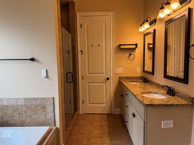 Building Photo - 436 Sydney Dr N