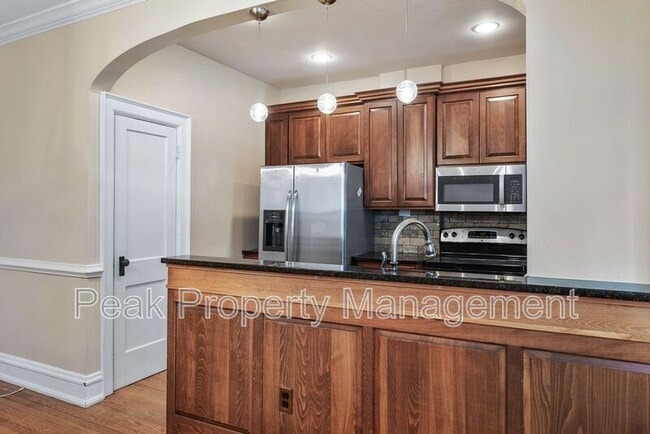 Building Photo - 3307 Grove Ave