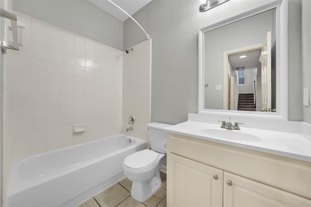 Building Photo - 208 Del Cano Dr