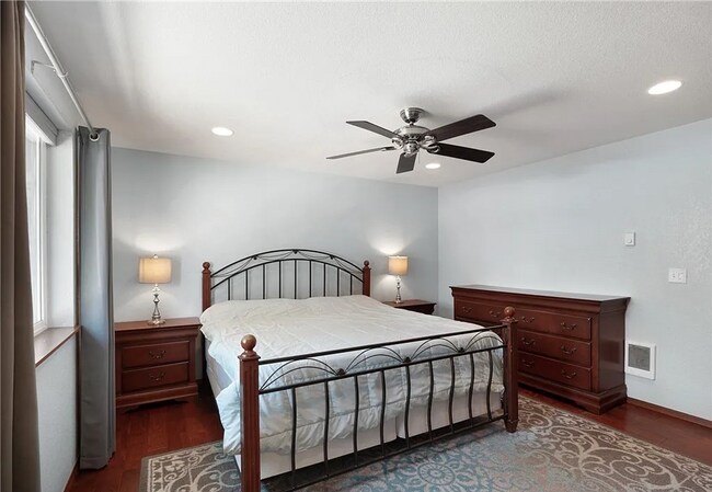 Building Photo - Perfect 3bed/2bath Home on Pinedrop Loop *COMING SOON*APPLICATION PENDING