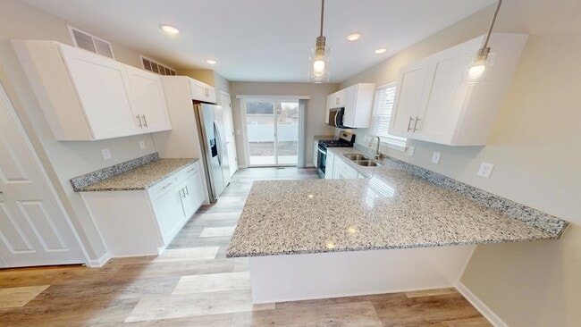 Building Photo - 513 St George St