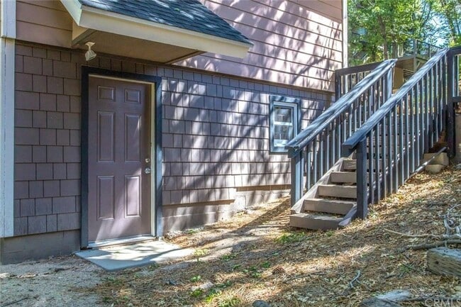 Building Photo - 590 Oak Knoll Cir