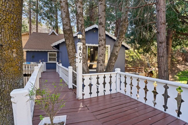 Building Photo - 407 S Dart Canyon Rd