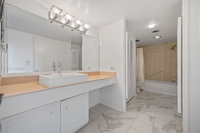 Building Photo - 642 S Ripple Creek Dr