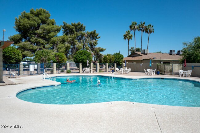 Building Photo - 2353 E Betty Elyse Ln