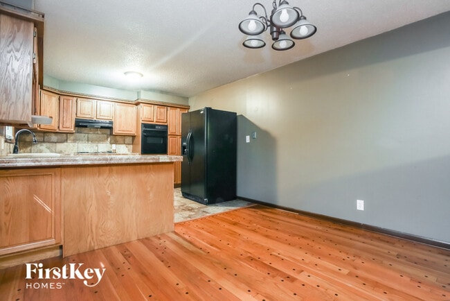 Building Photo - 1301 SW Morningside Dr