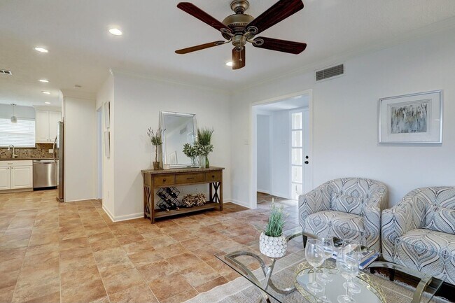 Building Photo - 2330 Willowby Dr