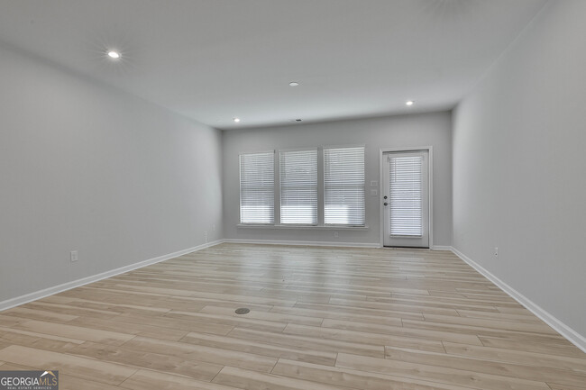 Building Photo - 148 Soundview Trce