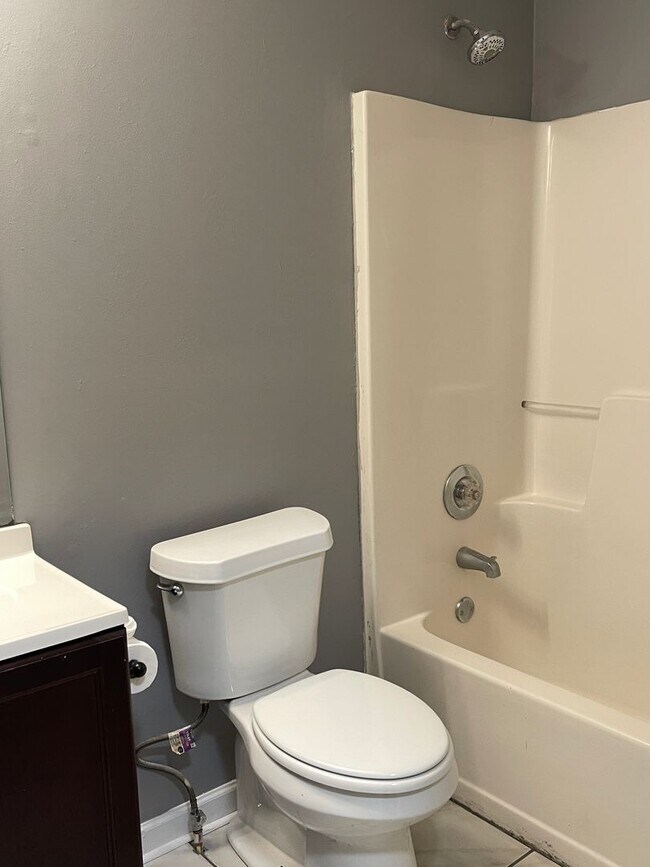 Building Photo - Split Foyer