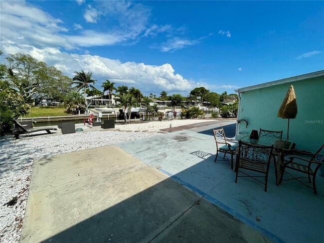 Building Photo - 309 Bryn Mawr Island