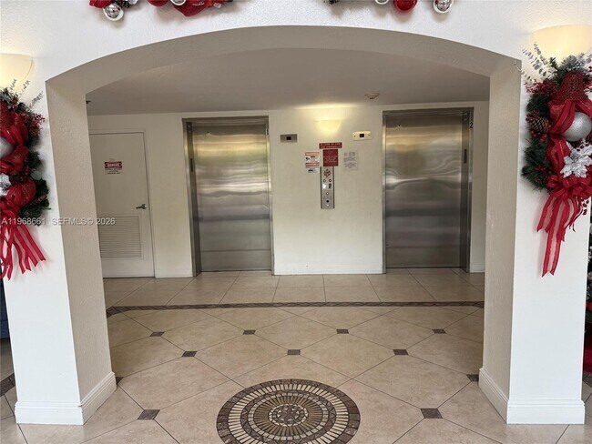 Building Photo - 9300 Fontainebleau Blvd