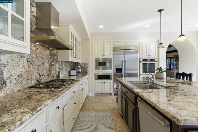 Building Photo - 1041 S Wedgewood Rd