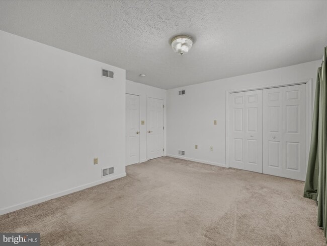 Building Photo - 73 Garden Dr