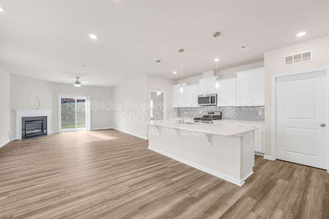 Building Photo - 14023 Turncloak Dr